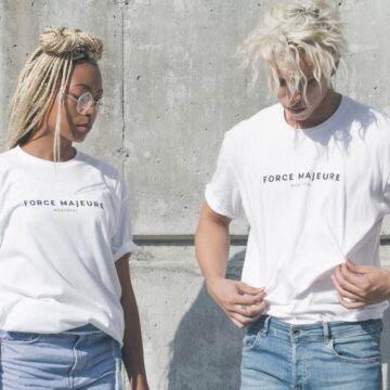 Dlaczego dobrze dopasowany T-shirt potrafi zmienić całą stylizację Dlaczego dobrze dopasowany T-shirt potrafi zmienić całą stylizację
