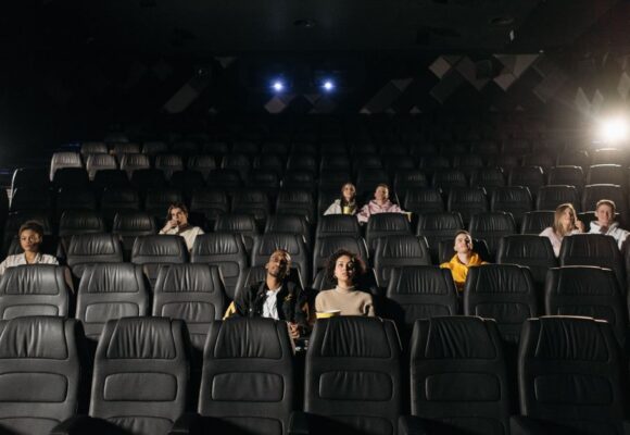 Dlaczego komedie działają na jednych widzów, a na innych nie? Dlaczego komedie działają na jednych widzów, a na innych nie?