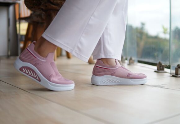 Jak nosić sneakersy do bardziej eleganckich ubrań? Jak nosić sneakersy do bardziej eleganckich ubrań?
