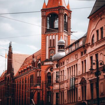 Polacy odkrywają miasta, które jeszcze niedawno omijali. Powód jest prosty