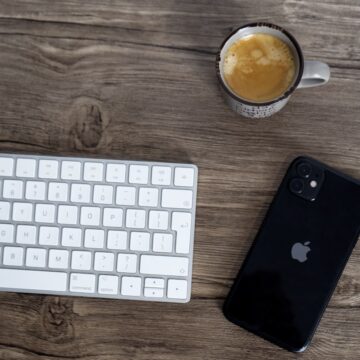 Telefon leży obok nas nawet wtedy, gdy go nie używamy Telefon leży obok nas nawet wtedy, gdy go nie używamy