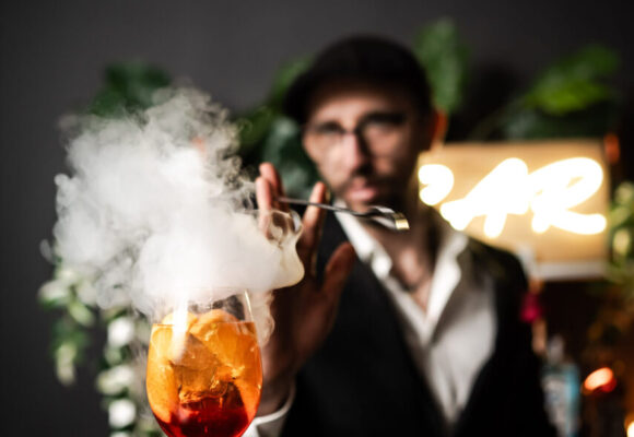 przyklad-5-scaled Flair bartending – sztuka żongłerki barmańskiej, której nauczysz się online